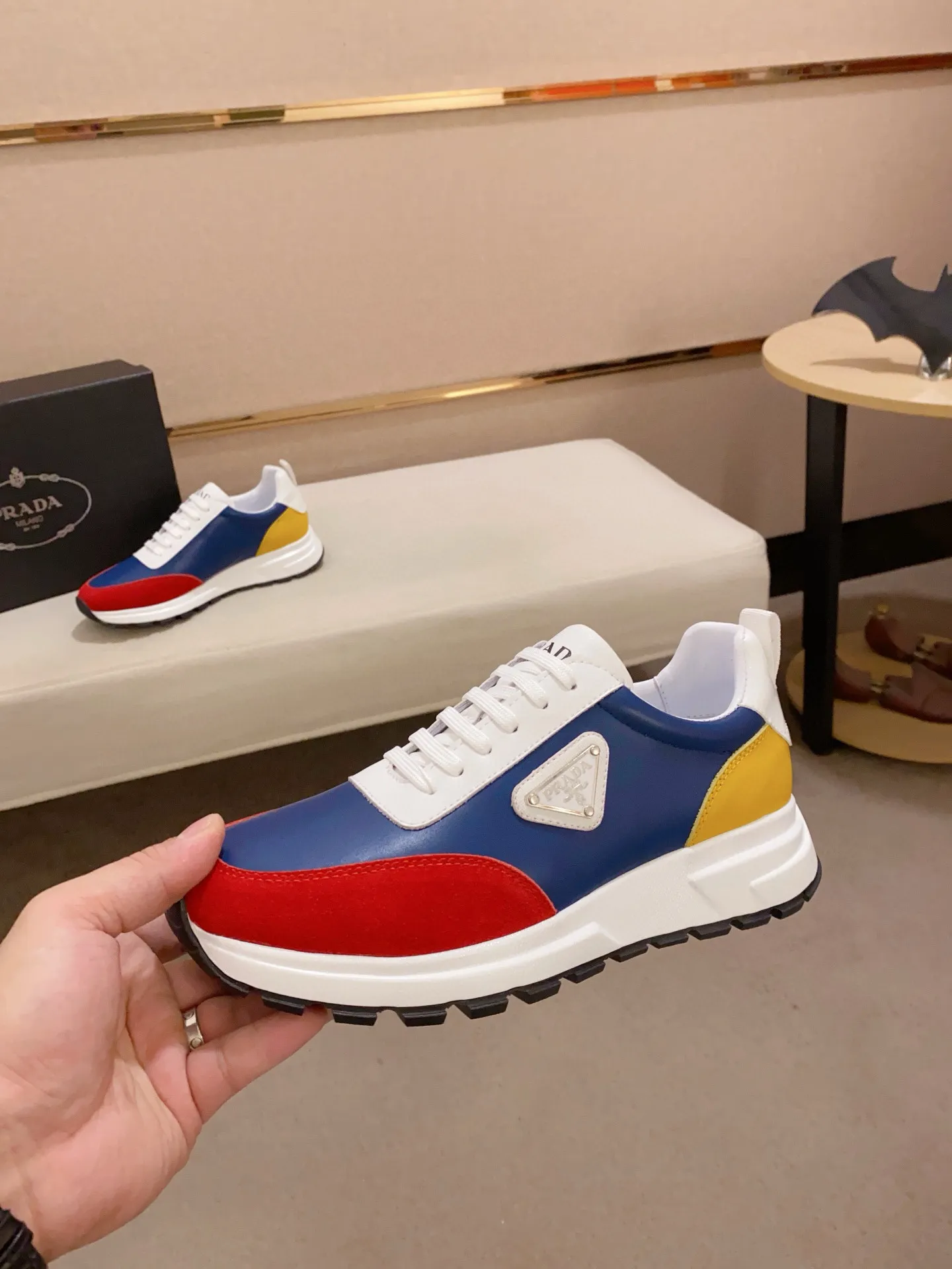 Men's shoes 💰: 500💰 [Prada～Prada] Trendy new styles are on the market. Same style as the official website. Counter quality. Original matching. [Strong] [Strong] Selected first-layer cowhide fabric. Comfortable and breathable sheepskin lining, fine workmanship, upper layer made of 100% pure cowhide, original last shape, comfortable on the feet, shoe sizes 38 to 44